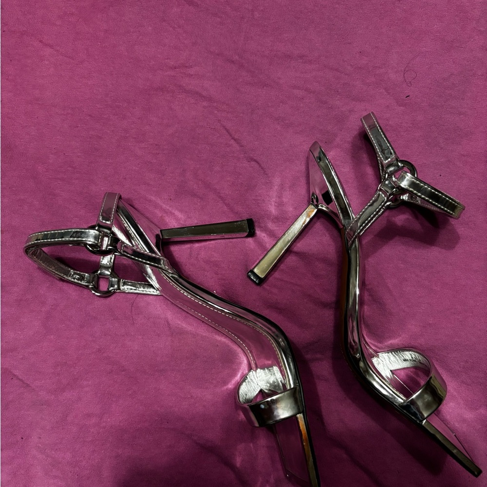 Silver heels - Picture 4 of 4